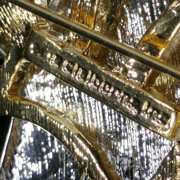 Vintage Liz Claiborne Elephants Brooch, Gold Silver Tone, Trunks Up, 2 1/2 Inch - Picture 8 of 8